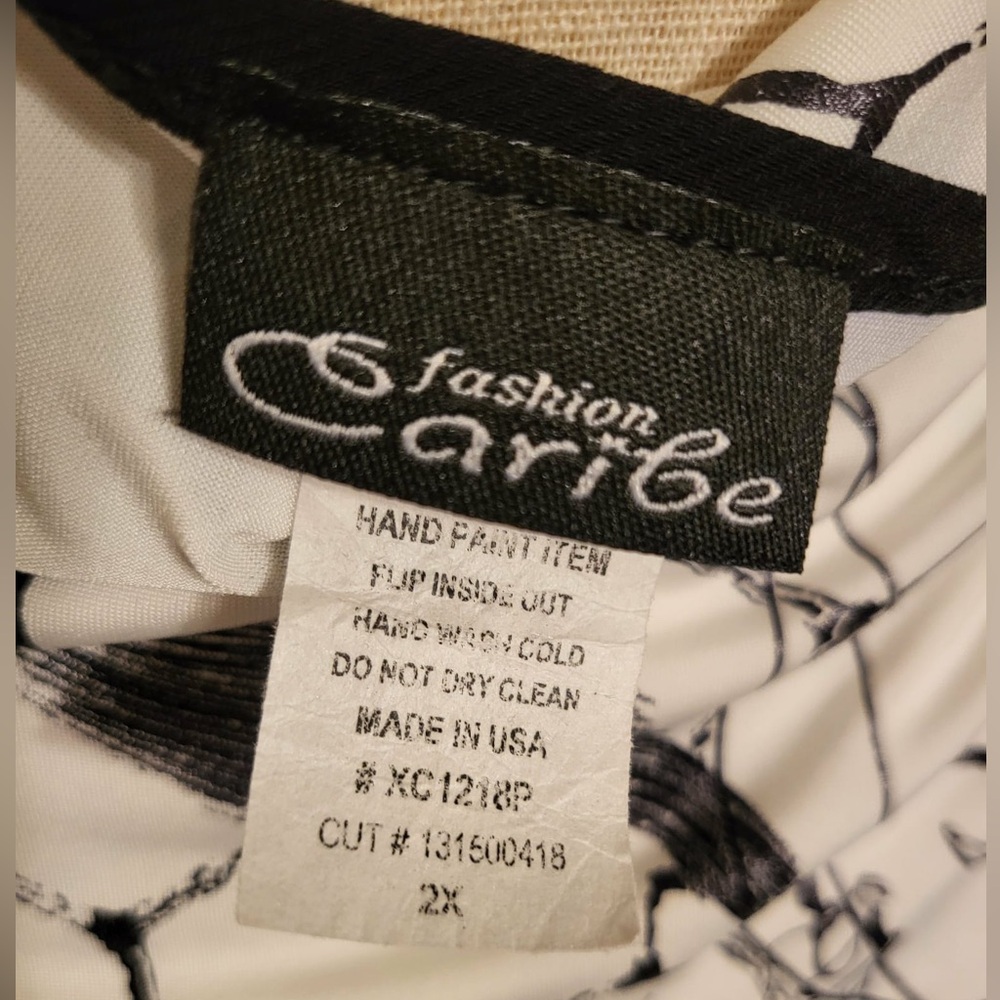 Black and White Floral Women's Top - Picture 2 of 5